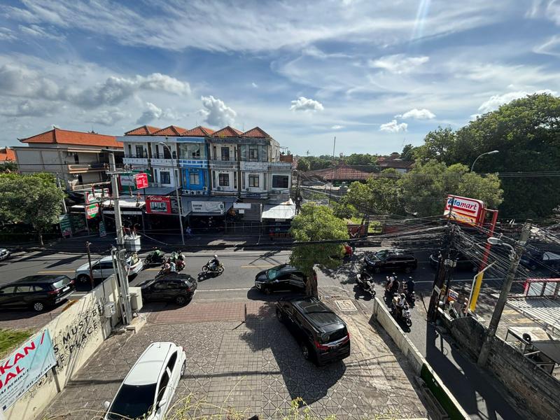 Tempat Usaha Di Sewakan Di Jalan Raya Kuta Denpasar Bali